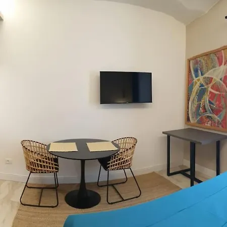 Elegante - Colosseo * Rome